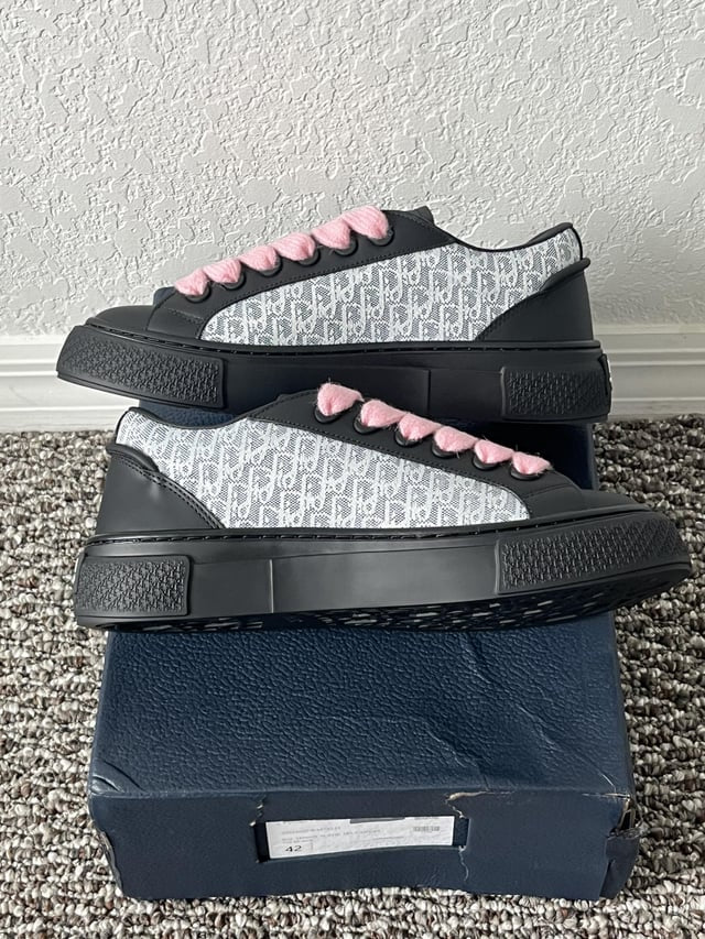 DIOR AND KAWS B33 Sneaker