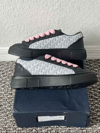 DIOR AND KAWS B33 Sneaker