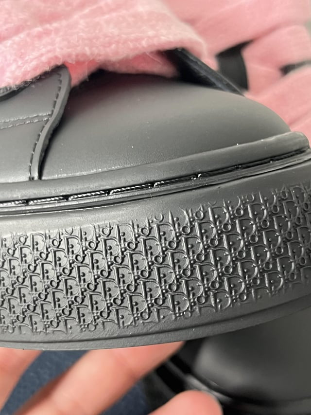 DIOR AND KAWS B33 Sneaker