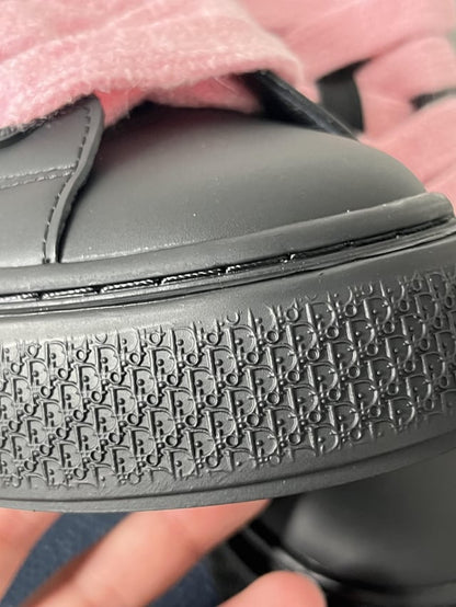 DIOR AND KAWS B33 Sneaker